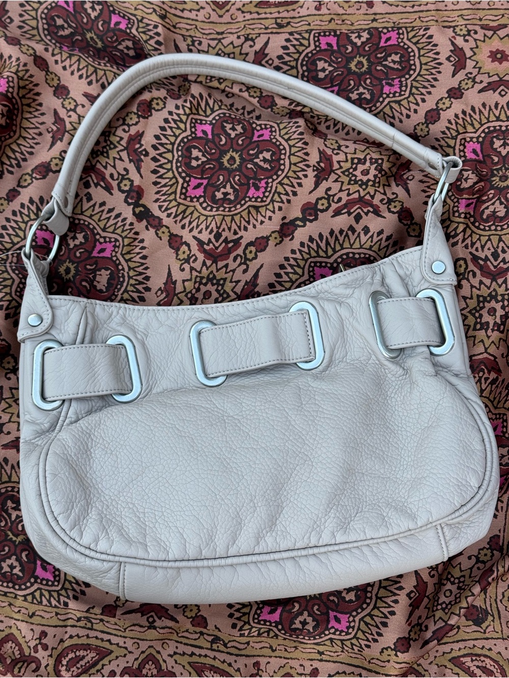 BDG by Urban Outfitters Taupe Shoulder Bag

Smoke/Pet Free - Picture 3 of 10